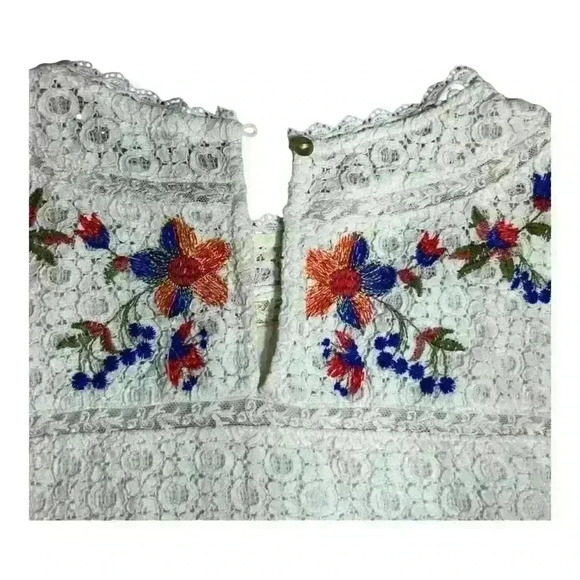 BEAUTIFUL Altar’ d State Embroidered Top floral blouse  -Size M - Picture 5 of 9